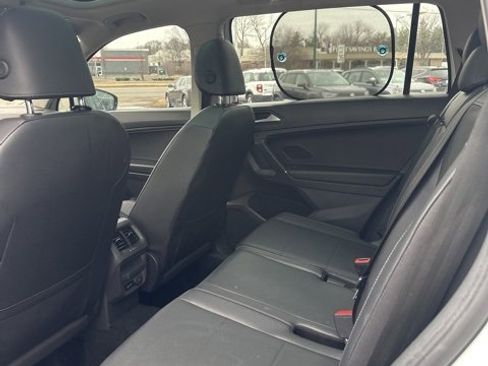 Used 2020 Volkswagen Tiguan SE w/ Panoramic Sunroof Package image 22