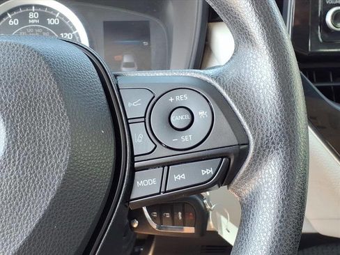 Used 2022 Toyota Corolla LE image 19