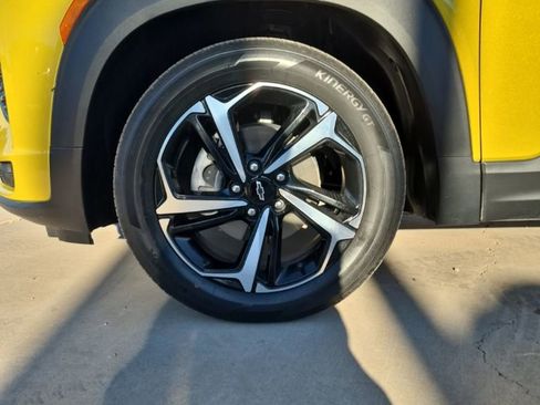 Used 2023 Chevrolet TrailBlazer RS w/ Sun and Liftgate Package image 9