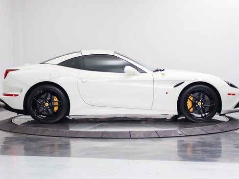 Used 2017 Ferrari California T RWD image 7