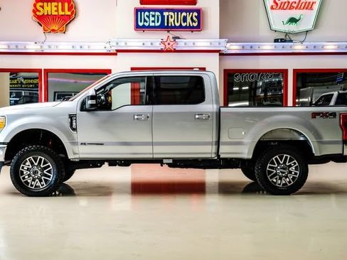 Used 2017 Ford F250 Lariat w/ Lariat Value Package AWD/4WD image 12