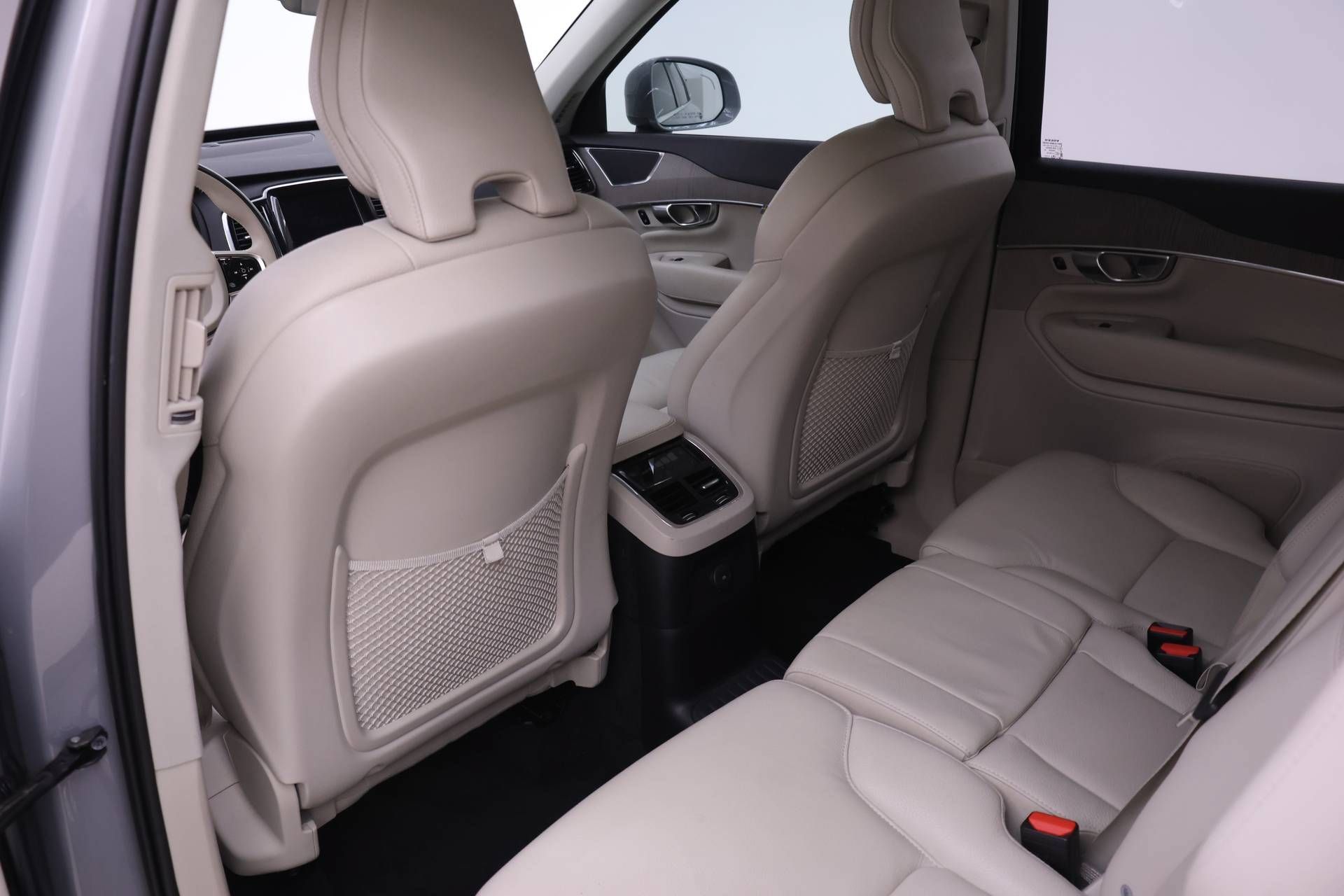 Certified 2025 Volvo XC90 T8 Plus w/ Protection Package Premier AWD/4WD image 14