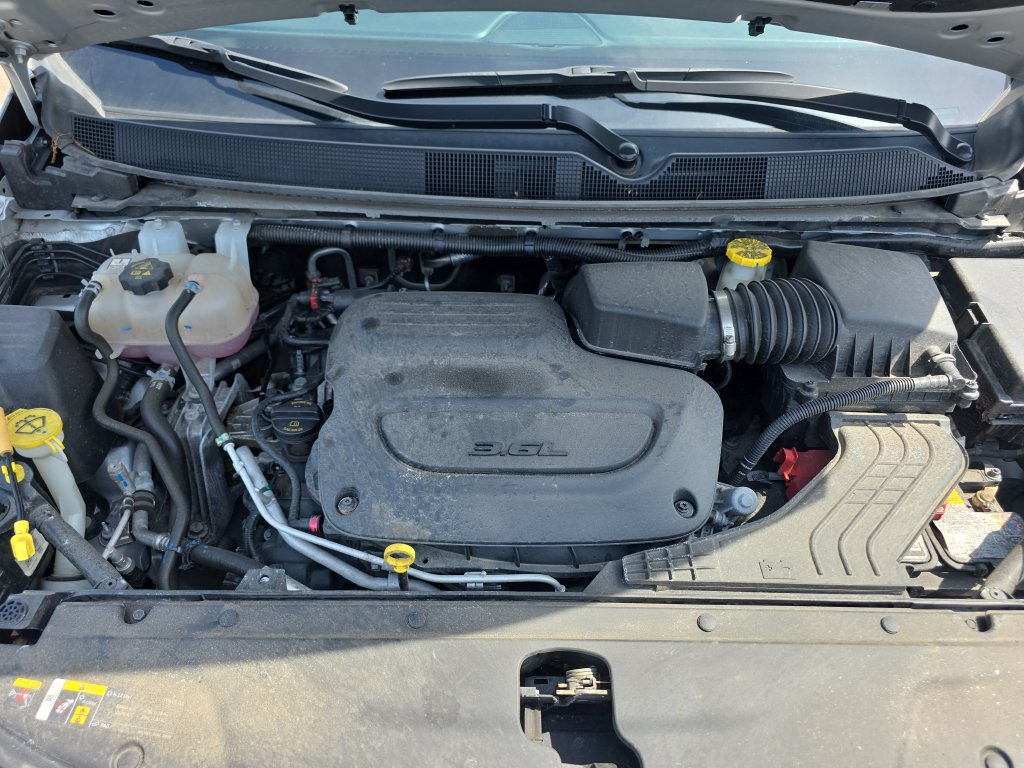 Certified 2024 Chrysler Pacifica Limited FWD image 34
