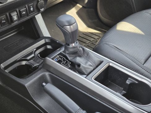 Used 2022 Toyota Tacoma Limited w/ Nightshade Package image 9