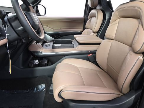 New 2026 Lincoln Navigator Black Label AWD/4WD image 13