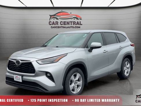 Used 2023 Toyota Highlander LE AWD/4WD image 1