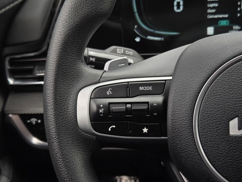 Used 2025 Kia Sportage LX image 21