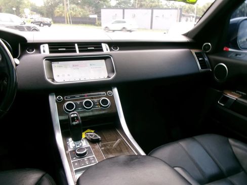 Used 2017 Land Rover Range Rover Sport SE AWD/4WD image 10