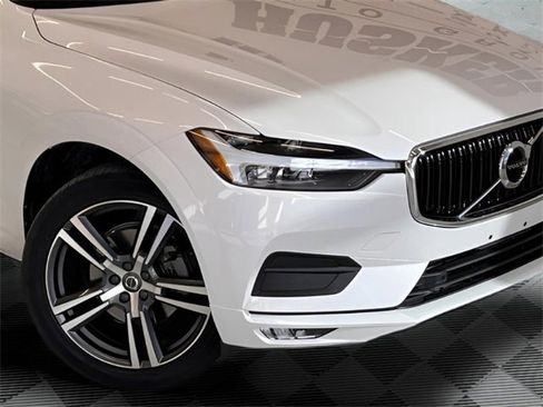 Used 2021 Volvo XC60 T5 Momentum w/ Premium Package image 32
