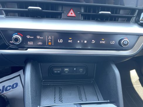 Used 2025 Kia Sportage EX FWD image 29