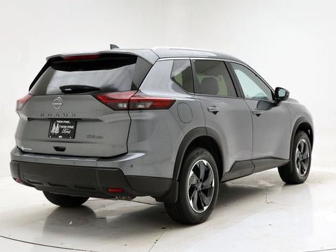 Used 2024 Nissan Rogue SV w/ SV Premium Package AWD/4WD image 9