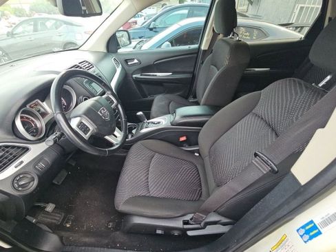 Used 2020 Dodge Journey SE w/ SE Popular Equipment Group image 4