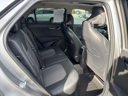 Certified 2024 Kia Niro EX Touring image 31