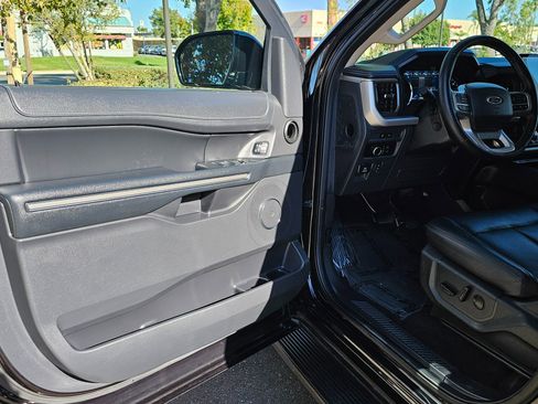 Used 2024 Ford Expedition XLT image 12