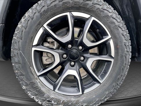 Used 2024 Jeep Compass Trailhawk image 10