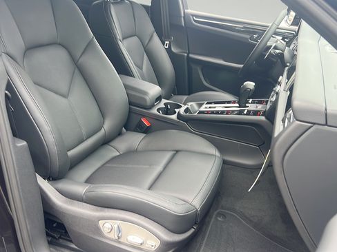 New 2026 Porsche Macan AWD/4WD image 22