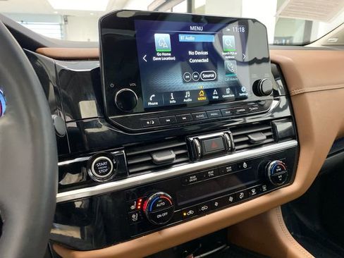 Used 2024 Nissan Pathfinder Platinum w/ Cargo Package image 23