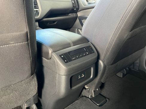 Used 2025 Nissan Pathfinder SV image 24