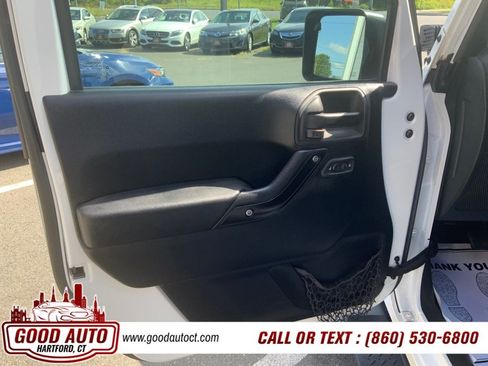 Used 2015 Jeep Wrangler Unlimited Sahara w/ Dual Top Group AWD/4WD image 6