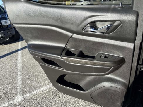 Used 2018 GMC Acadia SLT w/ LPO, Black Accent Package image 9