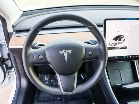Used 2020 Tesla Model 3 Performance image 13