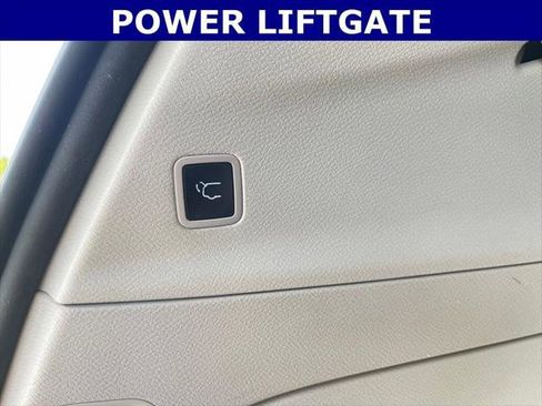Certified 2023 Chrysler Pacifica Touring-L FWD image 16