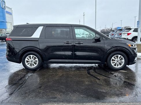 Used 2022 Kia Carnival LX image 10