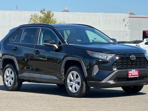 Used 2021 Toyota RAV4 LE FWD image 5