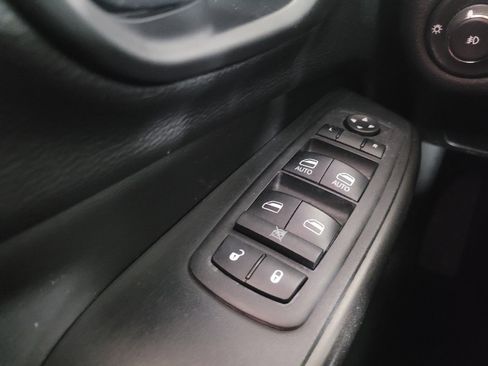 Used 2020 Jeep Cherokee Trailhawk image 27