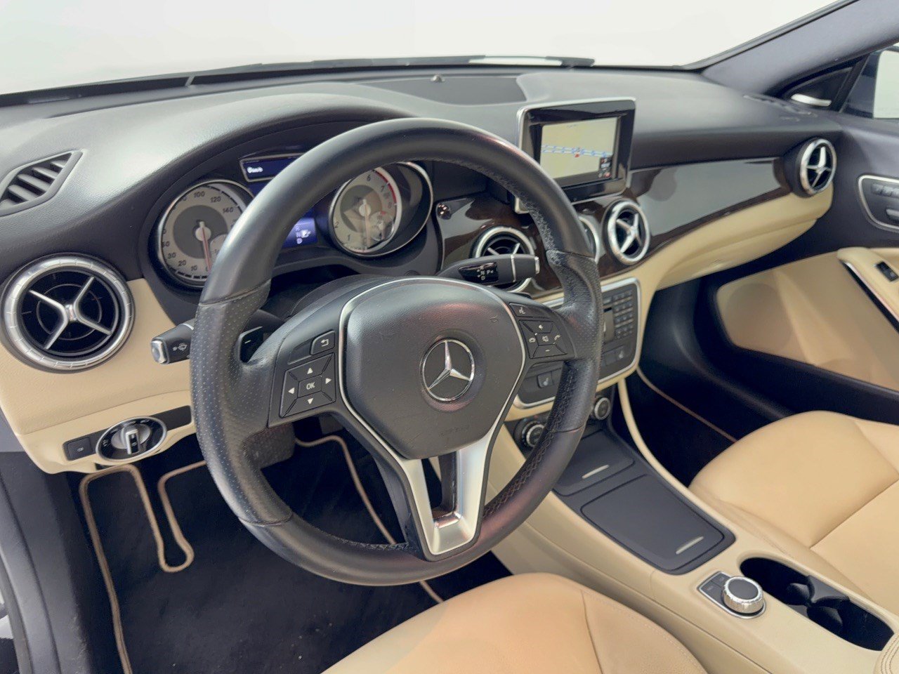 Used 2014 Mercedes-Benz CLA 250 image 4