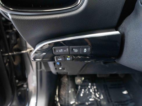 Used 2018 Toyota Prius Prime Advanced FWD image 11