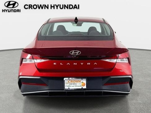 Certified 2026 Hyundai Elantra SE FWD image 6