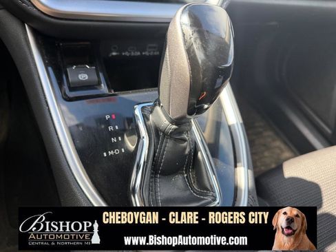 Used 2023 Subaru Outback Premium image 28