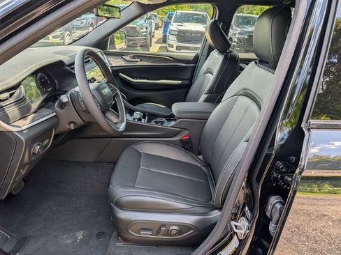 New 2026 Jeep Grand Cherokee Limited AWD/4WD image 9
