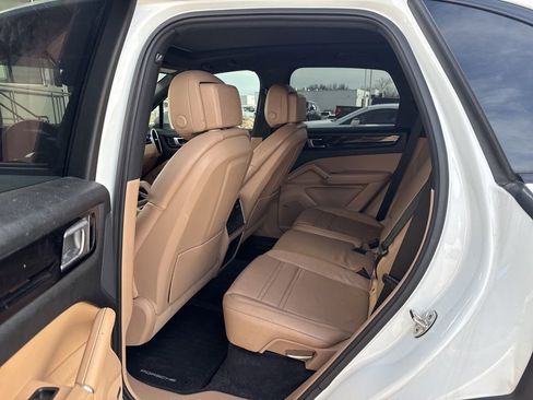 Used 2020 Porsche Cayenne image 9