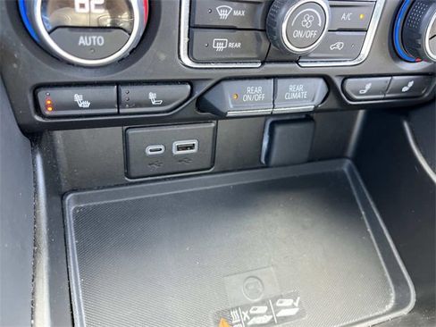 Used 2024 Chevrolet Suburban LT image 35