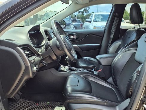 Used 2019 Jeep Cherokee Latitude Plus FWD image 7