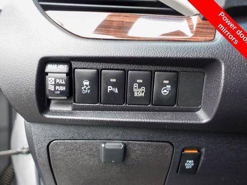 Certified 2017 Toyota Sienna Limited image 19