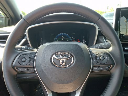 Used 2025 Toyota Corolla XSE FWD image 18