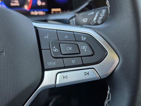 Certified 2022 Volkswagen Taos SE w/ Panoramic Sunroof Package image 25