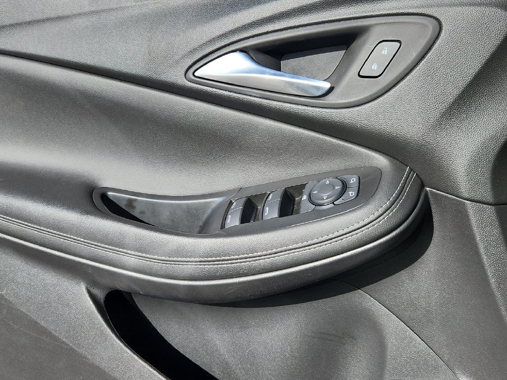 Used 2025 Buick Encore GX Preferred AWD/4WD image 8