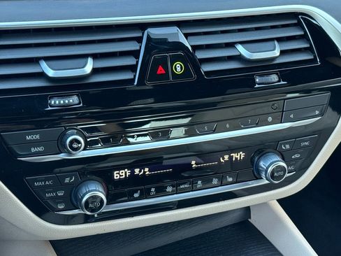 Used 2023 BMW 530i w/ Premium Package image 19