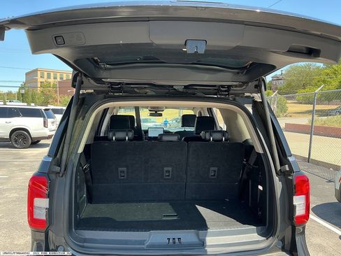 Used 2022 Ford Expedition XLT AWD/4WD image 10