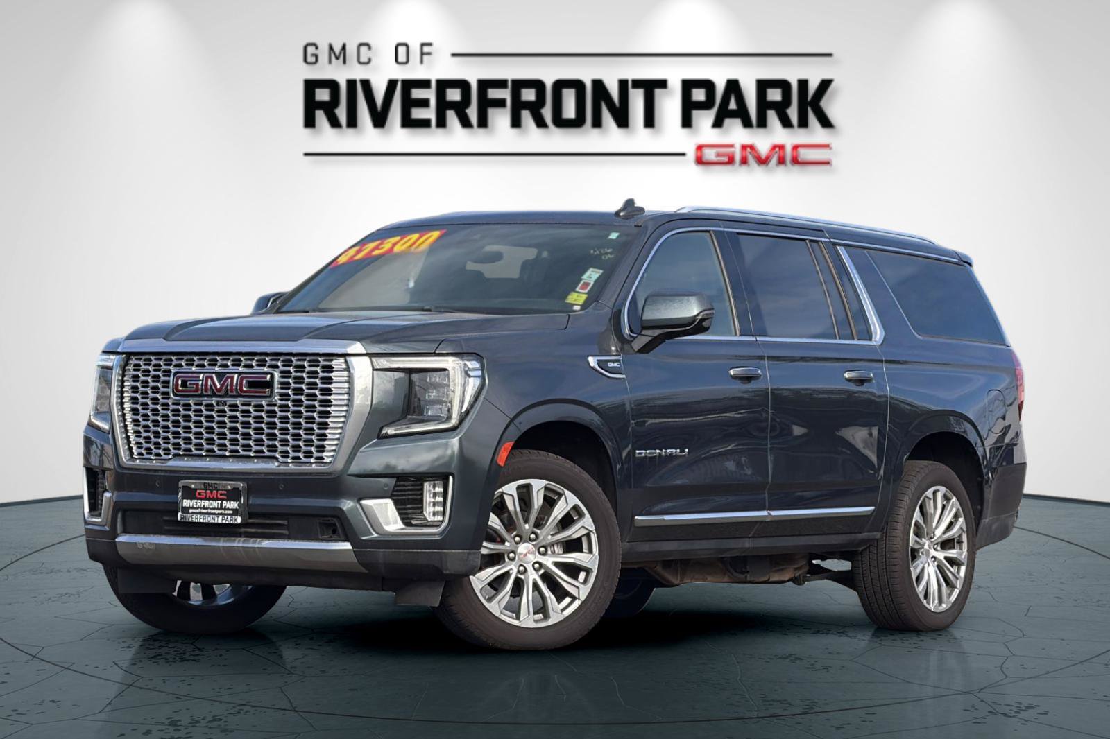 Used 2021 GMC Yukon XL Denali w/ Denali Premium Package AWD/4WD image 7