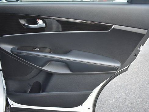 Used 2020 Kia Sorento AWD V6 image 37