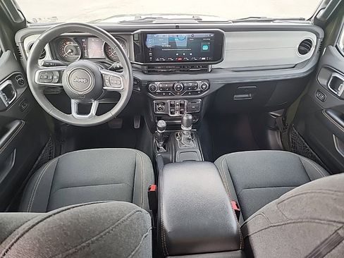 Used 2024 Jeep Wrangler Sahara image 11