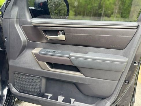 Used 2022 Toyota Tundra SR5 w/ SR5 Convenience Package AWD/4WD image 18