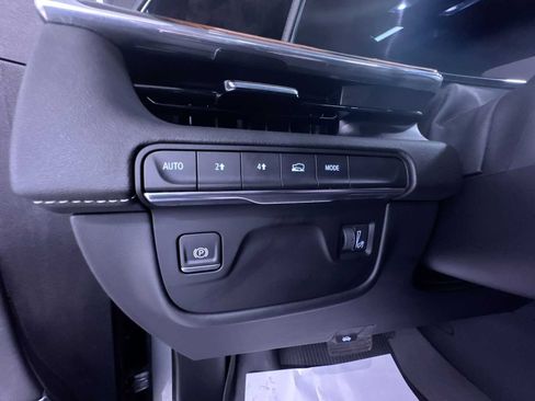 Used 2024 Cadillac Escalade Premium Luxury image 16