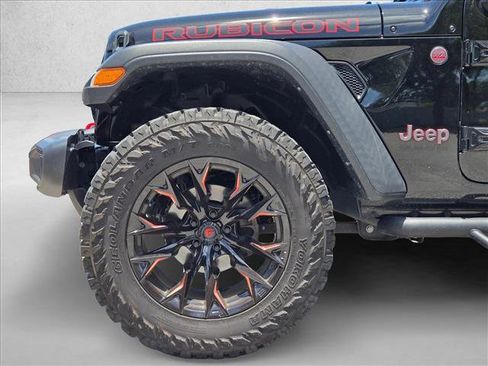 Used 2022 Jeep Wrangler Unlimited Rubicon w/ Cold Weather Group AWD/4WD image 17