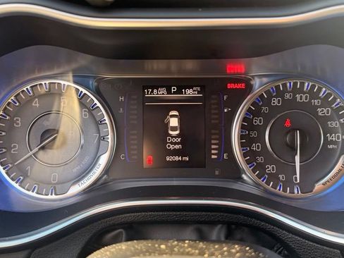 Used 2015 Chrysler 200 Limited w/ Convenience Group FWD image 10